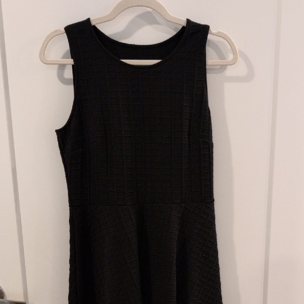Elegant Black Sleeveless Dress by Leota